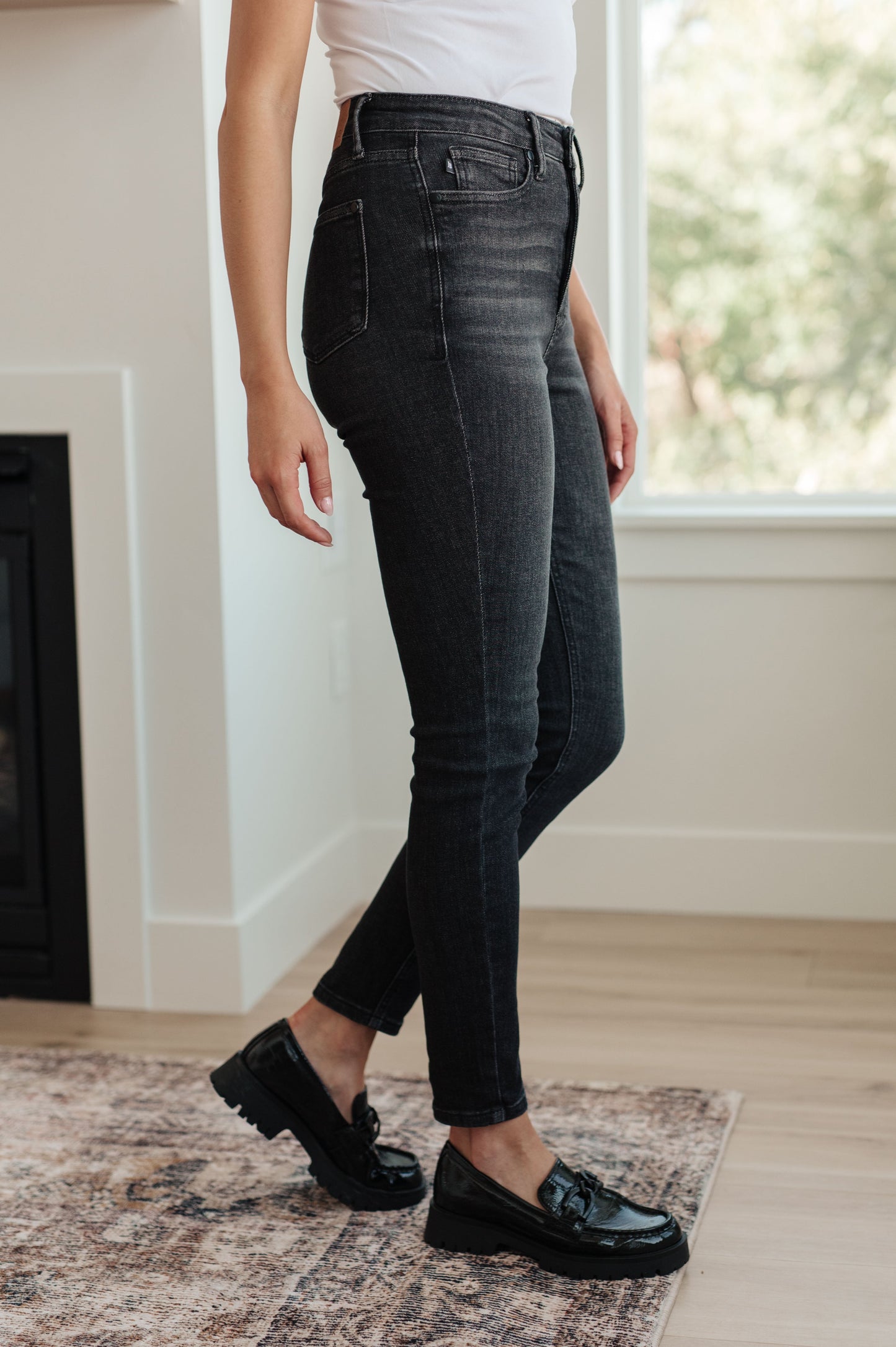 Octavia High Rise Control Top Skinny Jeans in Washed Black